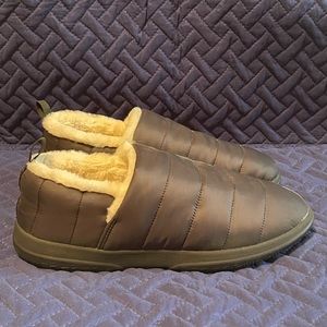 Like new vionic slippers